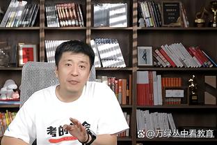 记者：博努奇被推荐给了那不勒斯，但目前他们不感兴趣